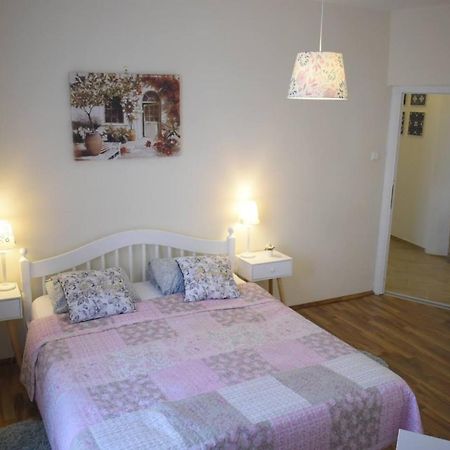 Fonix Family Apartment A Step From Szechenyi Square Печ Екстериор снимка