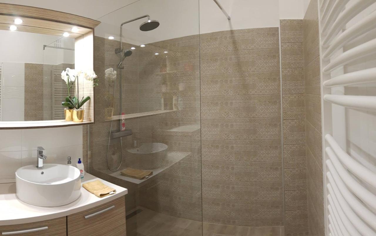 Fonix Family Apartment A Step From Szechenyi Square Печ Екстериор снимка